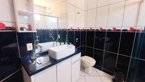 Casa com pisicna Pé na Areia 50m do mar