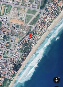 Casa com pisicna Pé na Areia 50m do mar