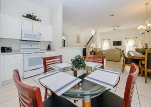 South Facing Large Pool Spa Villa 5 Beds 5 Baths 2 king Master Ensuites and close to Disney