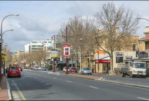 Modern 2BR Apartment North Adelaide