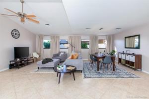 Shamrock Lakes - Lake View - Relaxing Pool & Dock