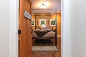 Shawnigan Suite B & B
