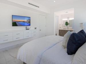 One-of-a-Kind Sunset Beach House OceanfrontIslas Del Mar