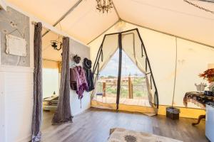 Tombstone History & Cozy Cabin Glamping Stay