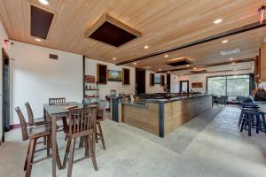 Glamping Getaway on Winery in Hill Country