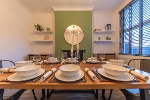 4 bedroom 2 bath beautiful Victorian house