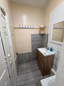 3-Bedroom entire house in Stockport Town