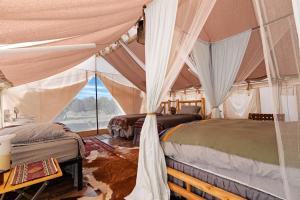 Unplug & Recharge Cozy Off-Grid Glamping