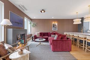 The Chestnut - Brand New Rooftop Skyline Views