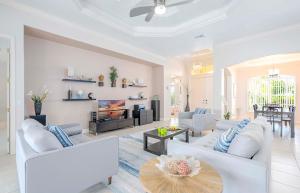 Sunshine-Quiet Cape Coral Neighborhood - Tiki Hut