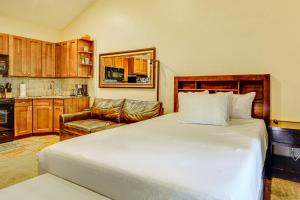 Less Than 2 Mi to Park City Mtn Studio with Hot Tub Access