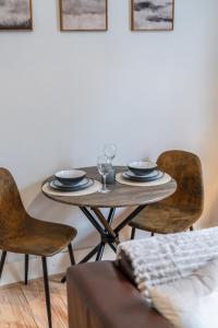 Modern 1BR Apartment in Wallfield - City Location