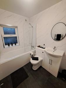 Central Park View - Modern & Stylish 2 Bed Apartment - Great Location