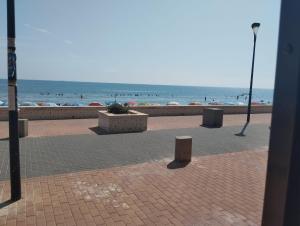 Apartamento en Primera Linea de Playa en Les Palmeres-Vistas al Mar-El Refugio del Mediterráneo
