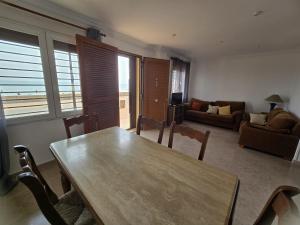 Apartamento en Primera Linea de Playa en Les Palmeres-Vistas al Mar-El Refugio del Mediterráneo
