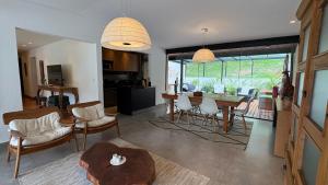 Casa 08 Floresta Boa Vista - Piscina Privativa e Lounge com Deck em Meio à Natureza