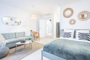 Central - Comfy - NEW