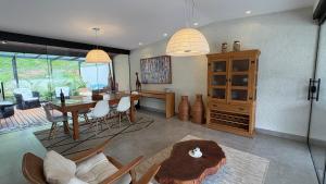 Casa 08 Floresta Boa Vista - Piscina Privativa e Lounge com Deck em Meio à Natureza