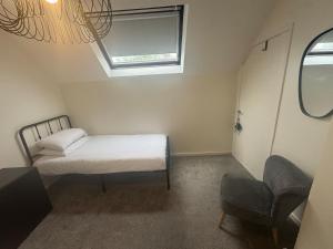 Spacious & Comfortable 3-Bed Home - Private Drive