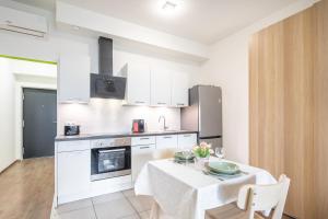 Balcony - Modern - Comfy