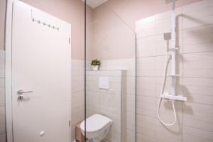 Vibrant Downtown Studio AC