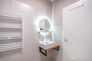 Vibrant Downtown Studio AC