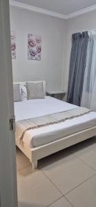 Classy 2 bedroom in Halfway Gardens