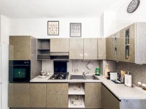 Three-room apartment 2 bedrooms with balcony 2 min from Centrale