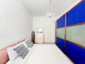 Three-room apartment 2 bedrooms with balcony 2 min from Centrale