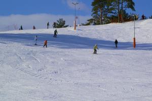 Jeziorosfera. Stodoła przy wodzie.