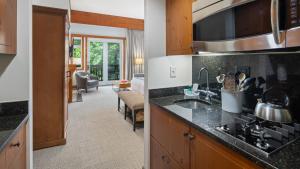 1125 Lodge At Spruce Peak Ski In Ski In Ski Out King Studio By Stowe Mountain Rentals