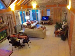 Cabaña con costa de arroyo