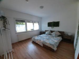 Alte Villa mit Terrasse