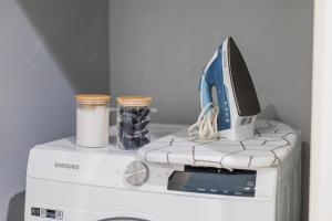 New suite with full Kitchen and Livingroom Dallas