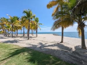Beach Haven | Close to Beach | King Bed | Sleeps 8