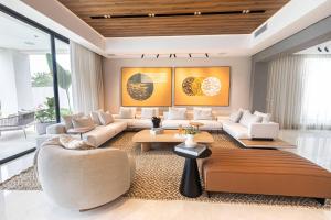 Discounted Beachfront | Luxury & Style | King Beds
