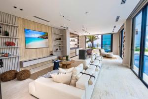 Discounted Beachfront | Luxury & Style | King Beds
