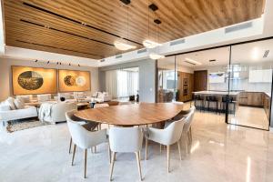 Discounted Beachfront | Luxury & Style | King Beds