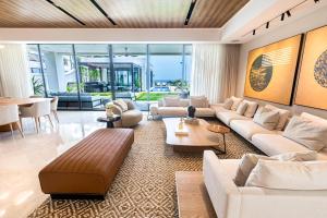 Discounted Beachfront | Luxury & Style | King Beds