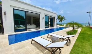 Discounted Beachfront | Luxury & Style | King Beds