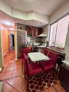 Apartamento - Localização Perfeita à 200 metros da Praia de Copacabana