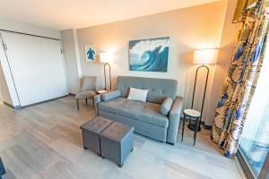 1BR Direct Oceanfront Views Pools, Modern Decor!