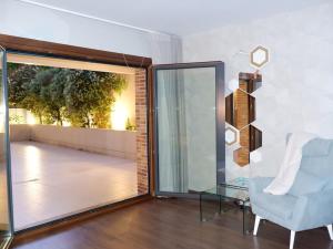 Luxury 2BR Spacious & Stylish with Patio near Metro