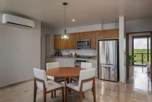 Beachfront 2BR Condo, Private Pool & Tankah Bay