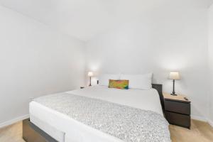 2730 Club Cortile Circle Apt. B