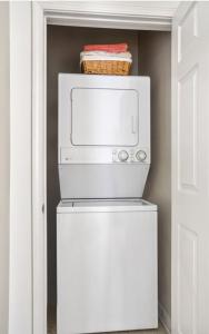 Private Room and Bathroom in Revere