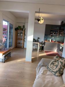 7th floor bright penthouse in quiet pedestrian