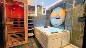 DRoom-Sauna Balneo & Cinema à Menton jusquà 4 invités