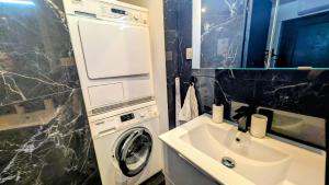 DRoom-Sauna Balneo & Cinema à Menton jusquà 4 invités