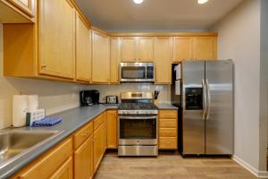 Game Room and Community Perks! Ocean View Retreat